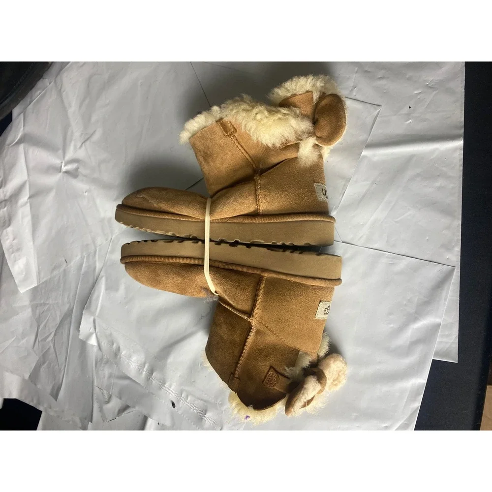 UGG Australia Kids Classic Short Boots Tan Suede‎ Sheepskin Lined Size 6